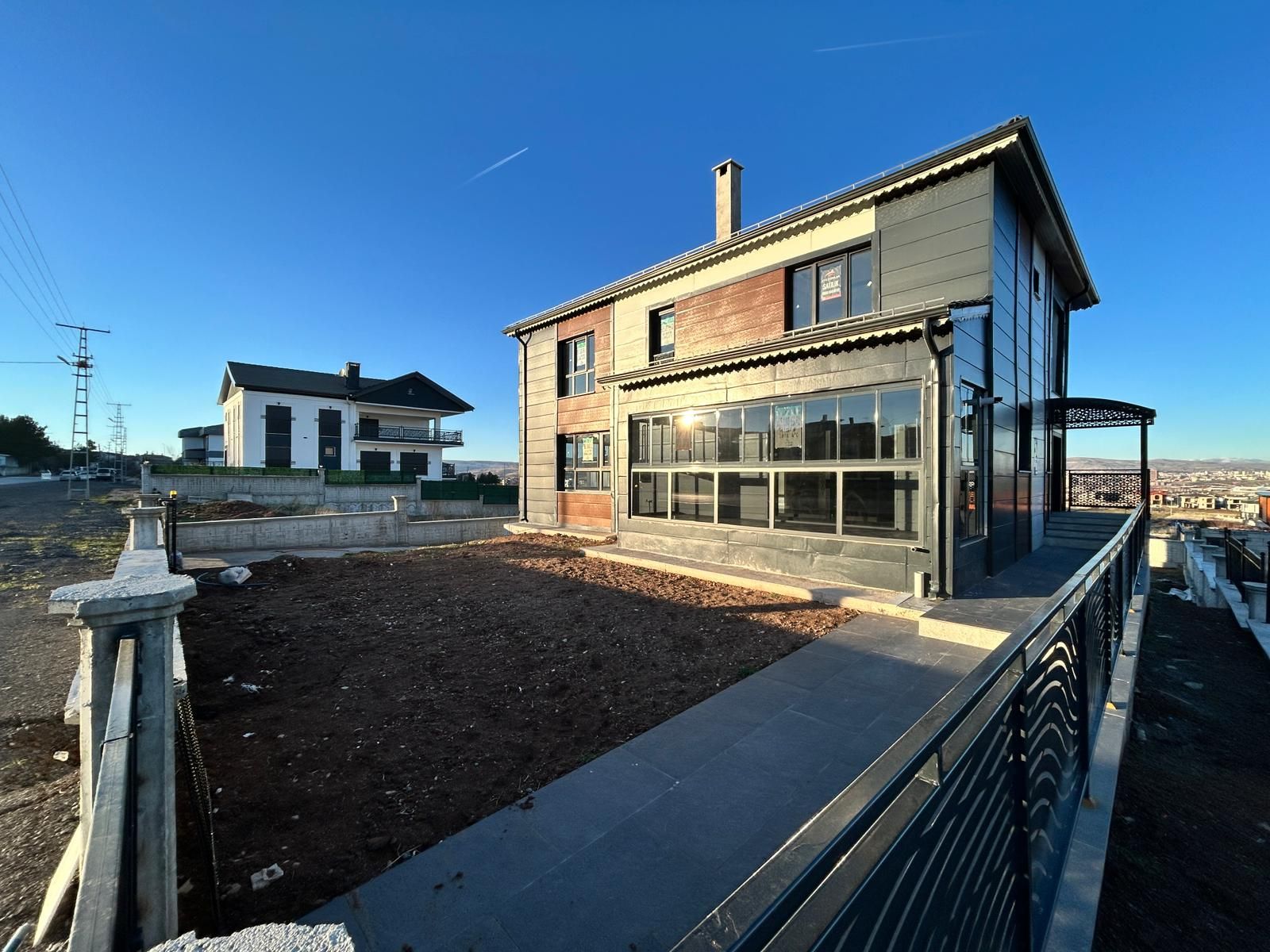 H�BER EMLAK�TAN SATILIK FULL YAPILI SIFIR V�LLA